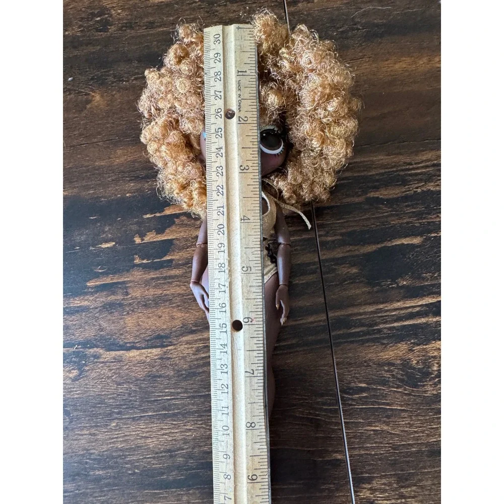 MGA LOL Surprise OMG Royal Bee Fashion Doll Gold Swimsuit Afro Hair 9.5 inch_3
